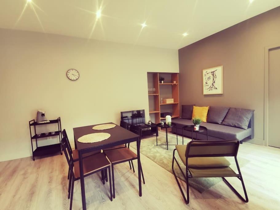 Vienne: Appartement Au Coeur Du Centre Historique เวียน ภายนอก รูปภาพ