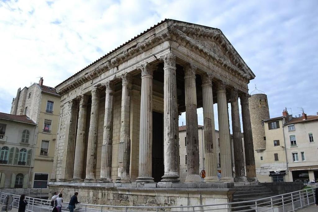 Vienne: Appartement Au Coeur Du Centre Historique เวียน ภายนอก รูปภาพ